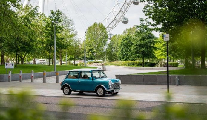 Classic Mini chuyển đổi thành EV với công nghệ Nissan Leaf – pin tiêu chuẩn 20 kWh, phạm vi 113 km