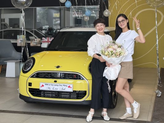 Lễ Bàn Giao xe MINI 5 Cửa tại SR MINI Lê Văn Lương.