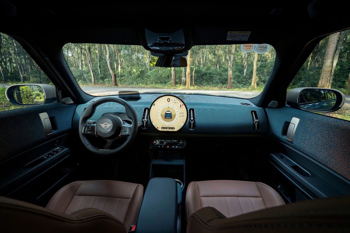 MINI Countryman 2026 - Màn hình OLED dạng tròn, lần đầu tiên xuất hiện trong ngành công nghiệp ô tô.
